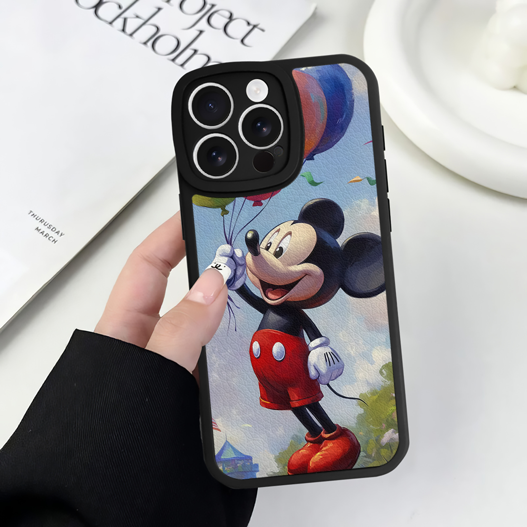 （画像用） ミッキーマウス Mickey Mouse 【iPhone 16シリーズ対応】シリコンスマホケース（レザー調） 材質：シリコン